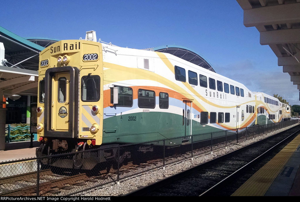 CFRC 2002 leads a southbound train into the station